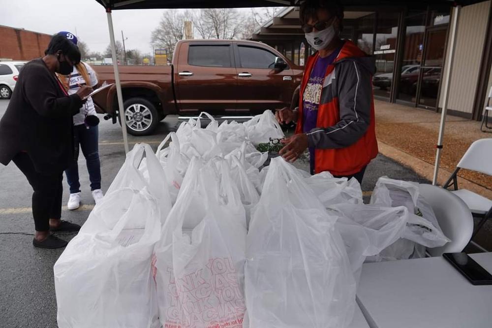 Groups’ united effort gives away 1,000 meals in Jefferson County