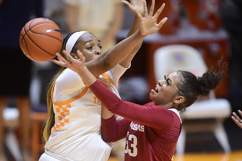 On paint patrol: Tennessee rules inside on Arkansas