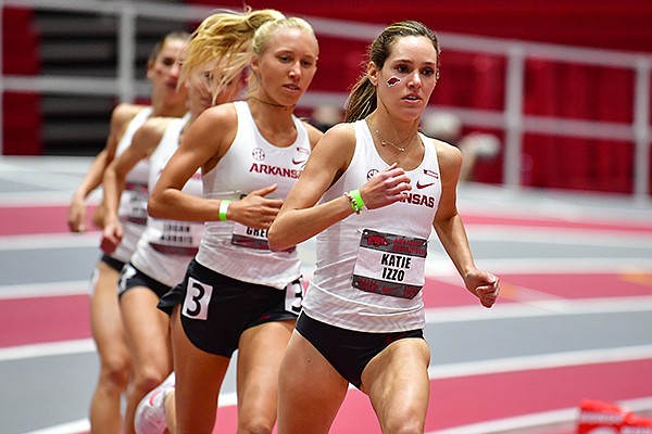 Krissy Gear breaks UA mile record as No. 1 Arkansas wins team title