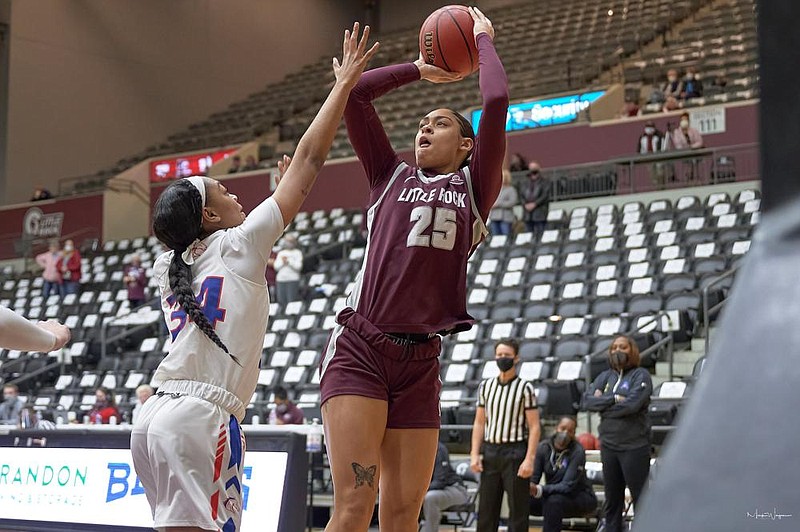 Alayzha Knapp scored a career-high 18 points to help the Univer- sity of Arkansas at Little Rock defeat Texas-Arlington 47-40 on Saturday afternoon at the Jack Stephens Center in Little Rock. Knapp was making her second start of the season for the Trojans, who improved to 6-5 overall and 2-2 in the Sun Belt Conference. (Photo courtesy UALR Athletics) 