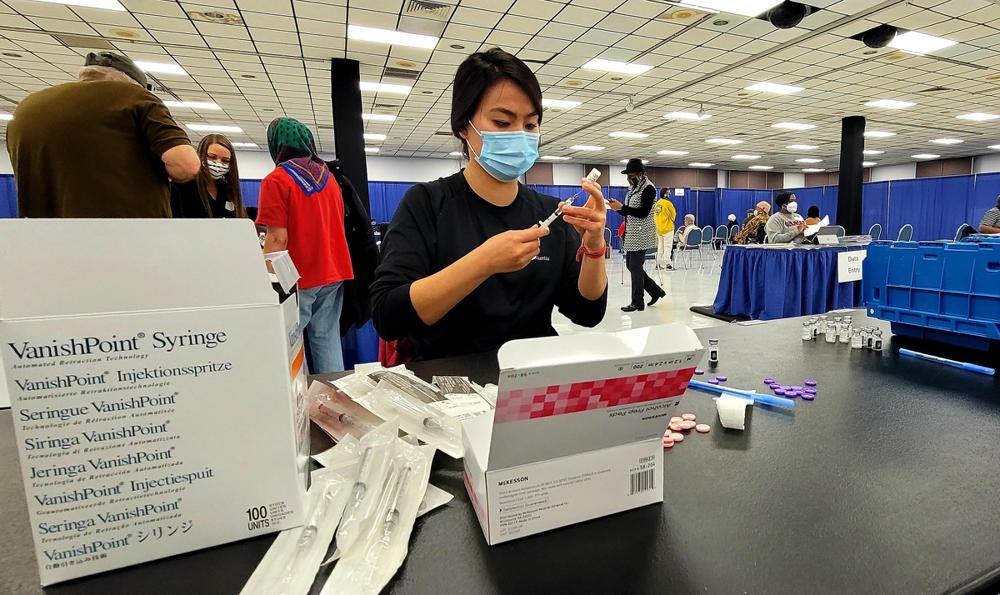 850 Pine Bluff senior citizens get inoculated at event