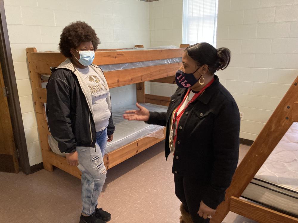 People going to homeless shelters out of options, social worker says