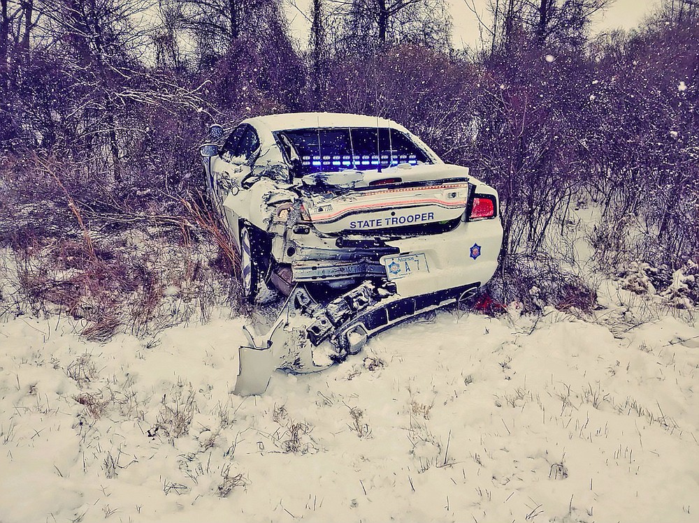 More Than 12 Inches Of Snow Reported In Prescott Whiteout Conditions Wrecks On Icy I 40