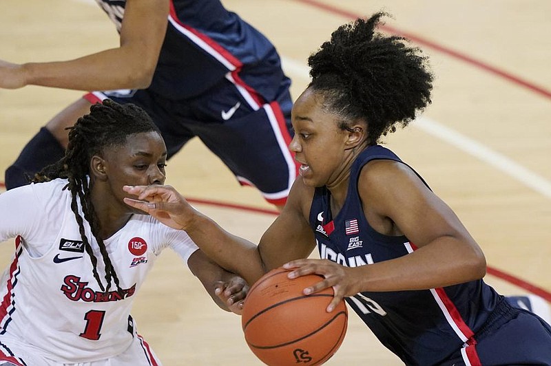 Connecticut guard Christyn Williams (right) drives toward the basket against St. John’s guard Unique Drake during the top-ranked Huskies’ victory Wednesday night in New York.
(AP/Kathy Willens)