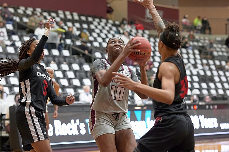 Senior forward Krystan Vornes (10) — along with junior point guard Mayra Caicedo and senior forward Teal Battle — have anchored a UALR Trojans team that has won six of its past seven games and is a half-game behind Texas-Arlington for second place in the Sun Belt West Division.
(Photo courtesy UALR Athletics)