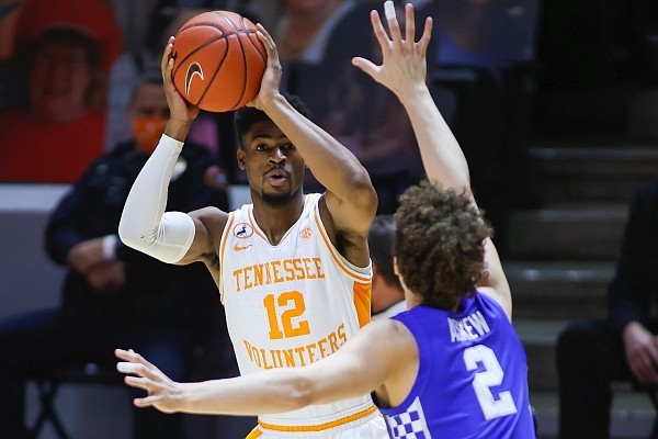 Vols clinch series vs. Alabama with long ball