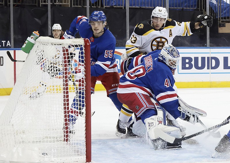 Rangers score 3 times in 2nd period, beat Bruins 62