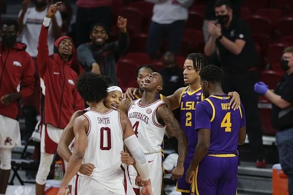 Arkansas climbs to 12th place in AP men’s basketball poll