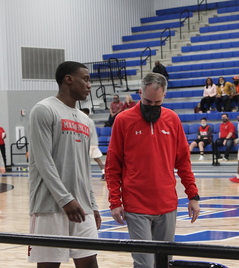 Magnolia’s Derrian Ford talks with head coach Ben Lindsey before a regional game at Star City. The Panthers will play in the semfinals at 7 o’clock tonight. The finals will be at 7 p.m. Saturday. (Banner-News/Chris Gilliam)