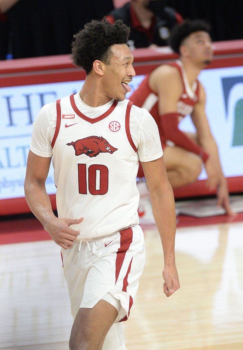 Arkansas forward Jaylin Williams didn’t travel with the team to South Carolina for an undisclosed reason, but he texted his thoughts during the game to several players and members of the coaching staff.
(NWA Democrat-Gazette/Andy Shupe)