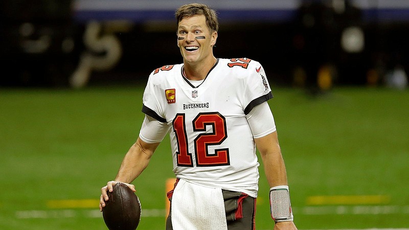 Tom Brady signs contract with Tampa Bay Buccaneers