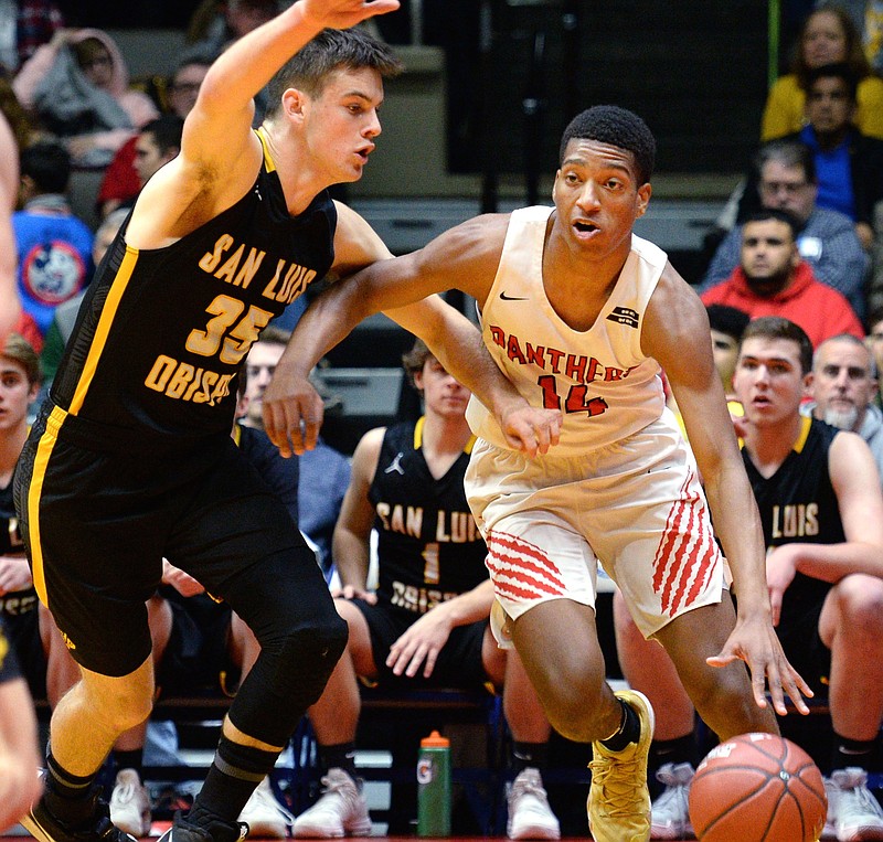 2022 combo guard JoJo Hunter. 

	
Photo courtesy of Craig Kohlruss of The Fresno Bee