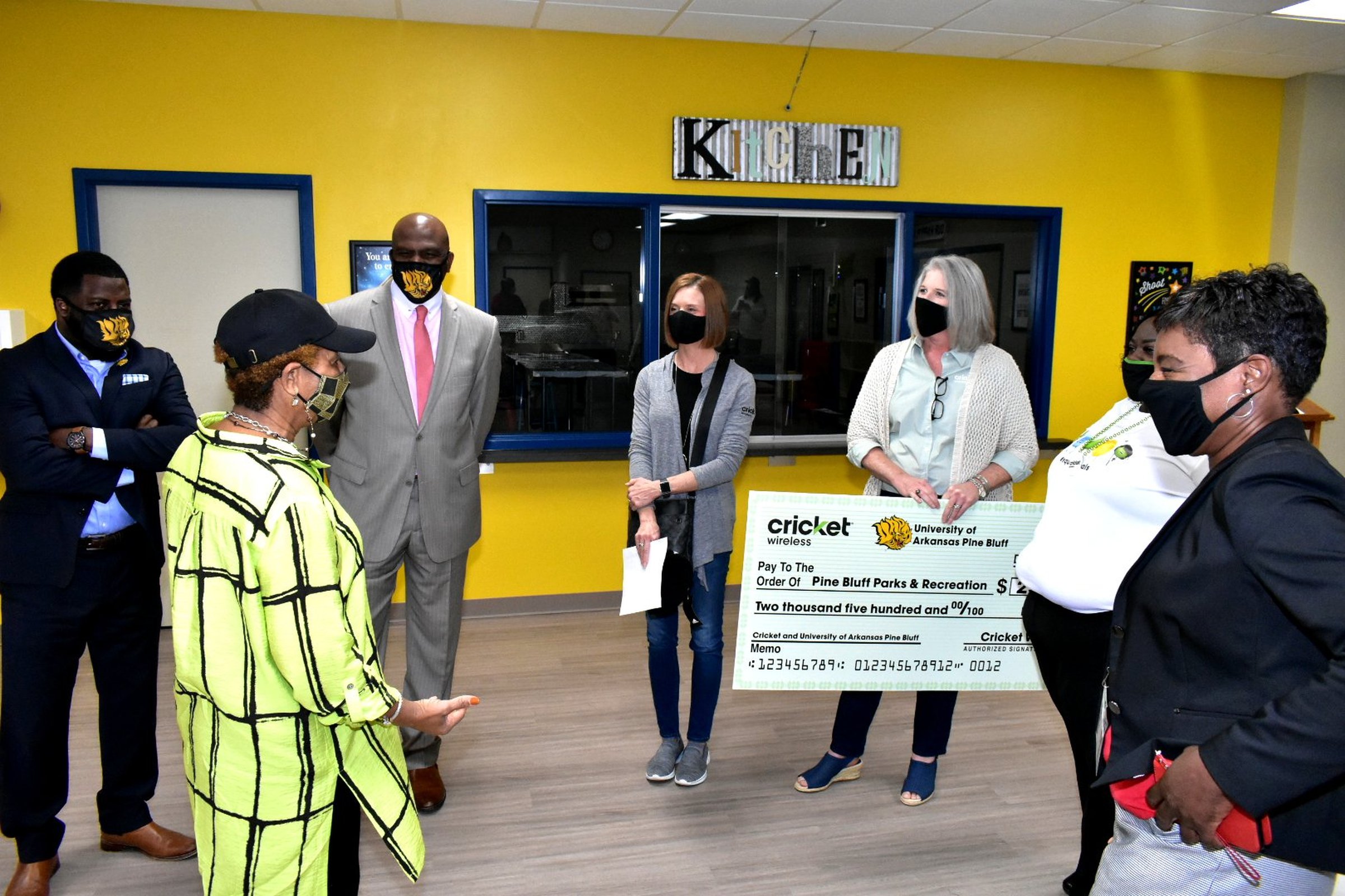 Cricket, Golden Lions aid center