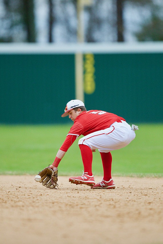 Magnolia’s Cade Browning makes a play. He and the Panthers are in Texarkana today for a nonconference game against Arkansas High and will host Hamburg in league action on Friday. (Photo by Bill Nielsen)