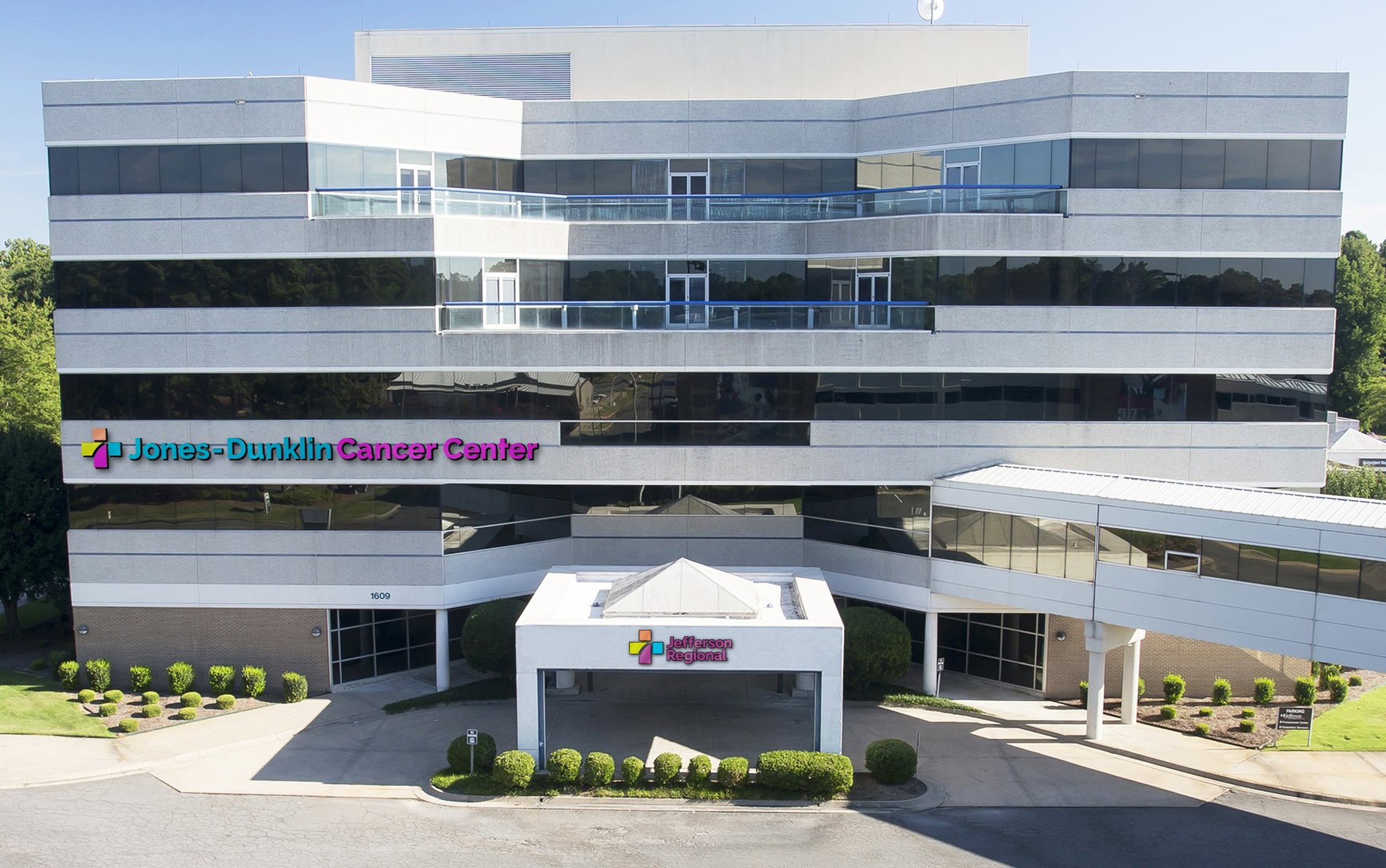 Cancer center named for donors