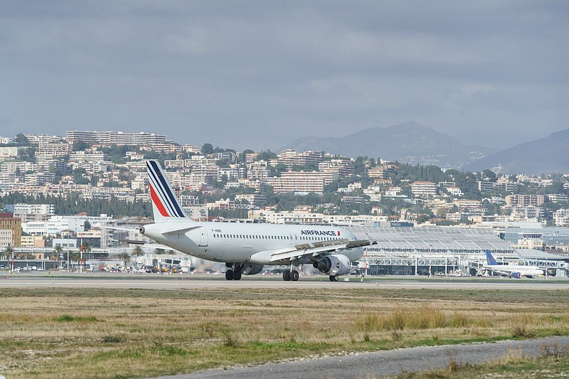 A passenger aircraft operated by Air France-KLM taxis on the runway at Nice Cote d’Azur Airport in France in February. The carrier obtained a $4.7 billion bailout last week, giving the French government a stake of up to 30%.
(Bloomberg News (WPNS)/Jeremy Suyker)
