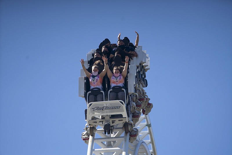 Visitors wearing masks ride on the ‘Full Throttle’ roller coaster at the Six Flags Magic Mountain
theme park in Valencia, Calif., earlier this month.
(Bloomberg (WPNS)/Eric Thayer)