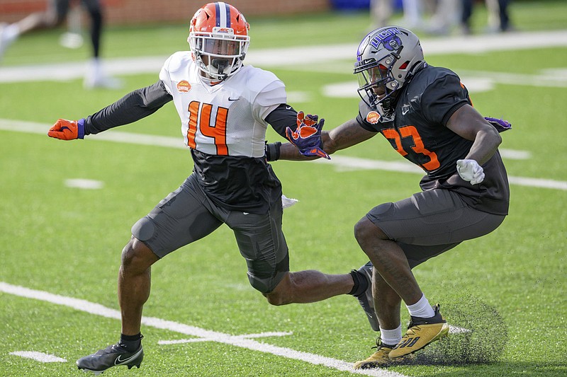 Central Arkansas defensive back Robert Rochell (right) defends against Clemson wide receiver Cornell Powell during a Senior Bowl practice in January. (AP Photo/Matthew Hinton)