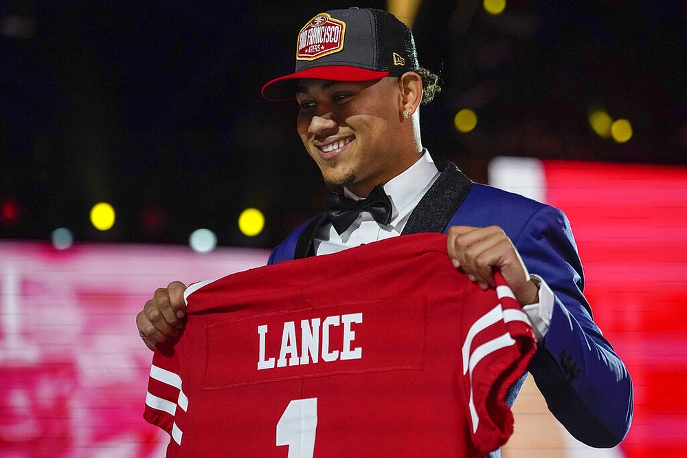 NFL DRAFT  Quarterbacks' night: 5 go in first 15 picks