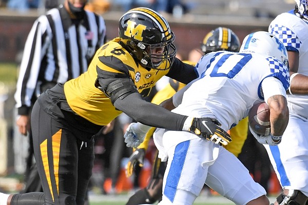 Missouri defensive lineman Tre Williams, left, reaches for Kentucky running back Asim Rose Jr., right, during the first half of game on Saturday, Oct. 24, 2020, in Columbia, Mo. (AP Photo/L.G. Patterson)