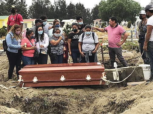 Relatives Wednesday bury Liliana Lopez, 37, who died in this week’s Mexico City Metro collapse.
(AP/Marco Ugarte)