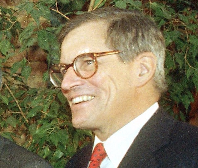 Pete du Pont is shown during a picture session in Nashua, N.H., on Friday, March 14, 1987. (AP/Mark Lennihan)