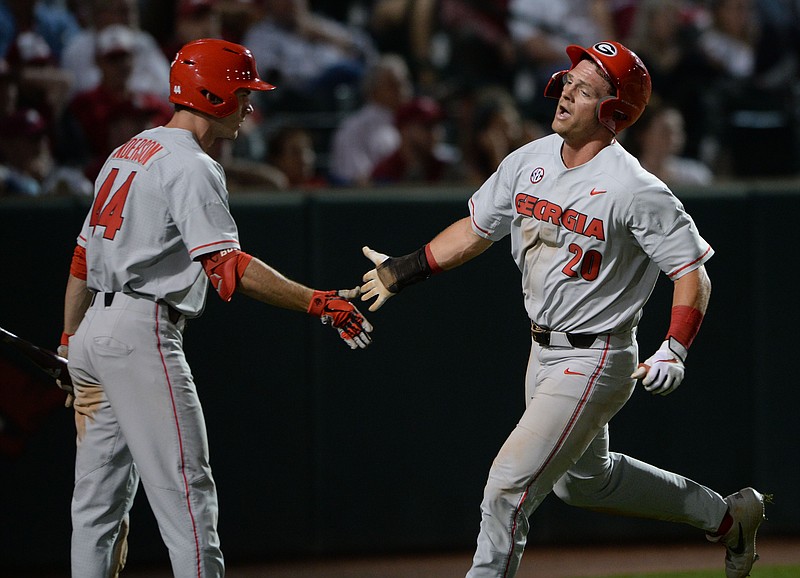 WholeHogSports - Tennessee walks off Arkansas to even series