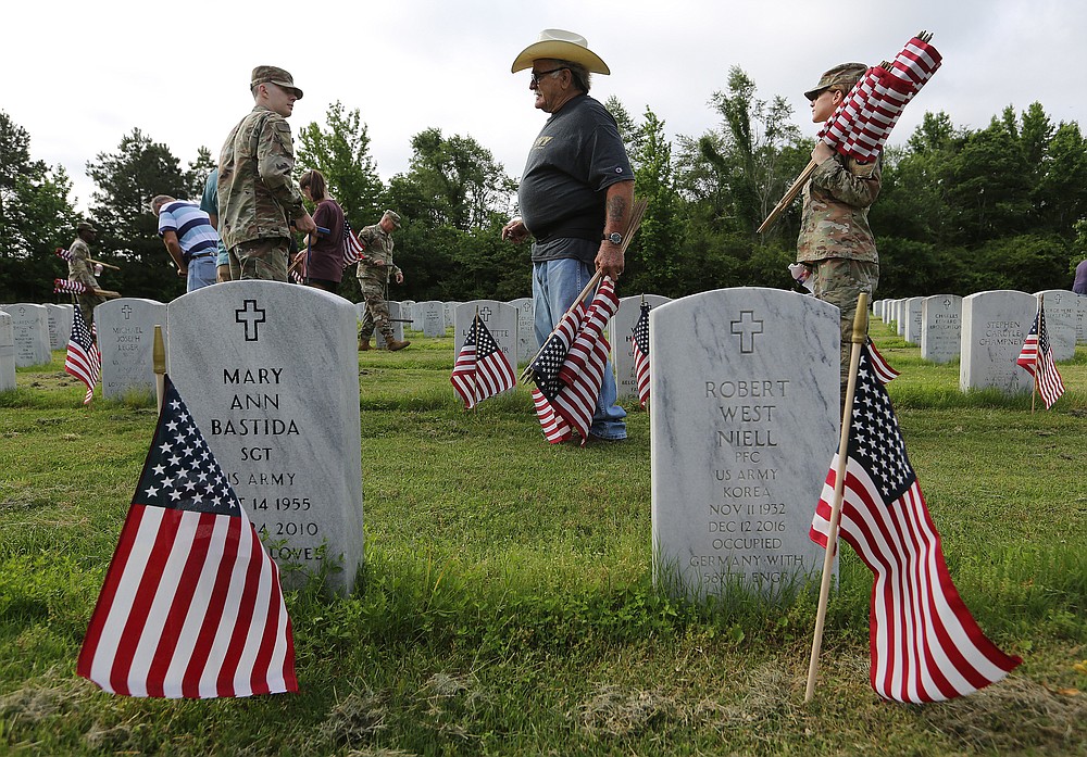 NLR Veterans Cemetery Flag Placement | The Arkansas Democrat-Gazette ...