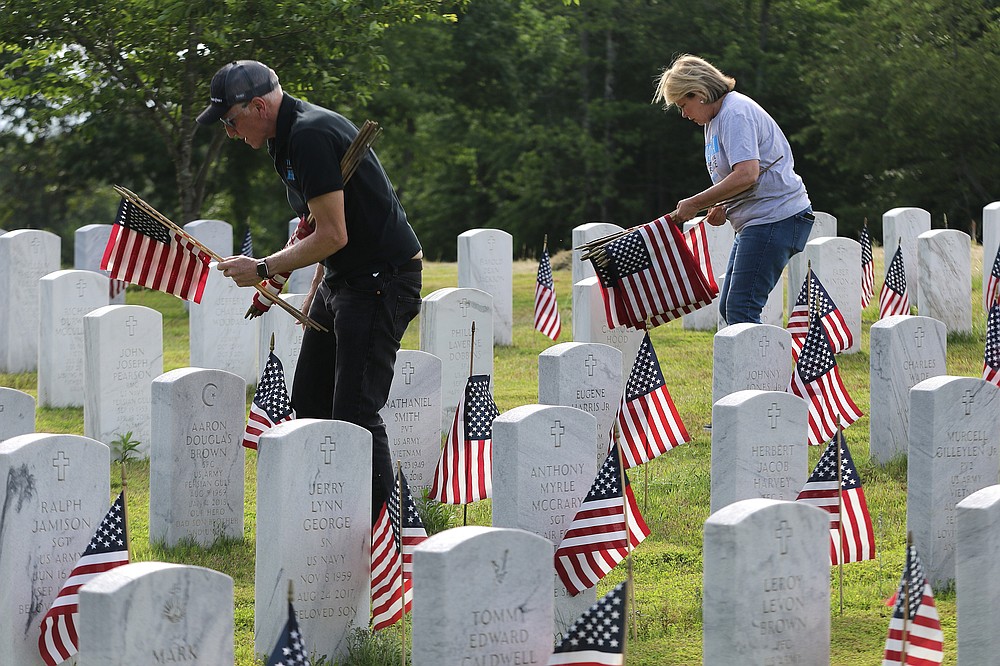 NLR Veterans Cemetery Flag Placement | The Arkansas Democrat-Gazette ...