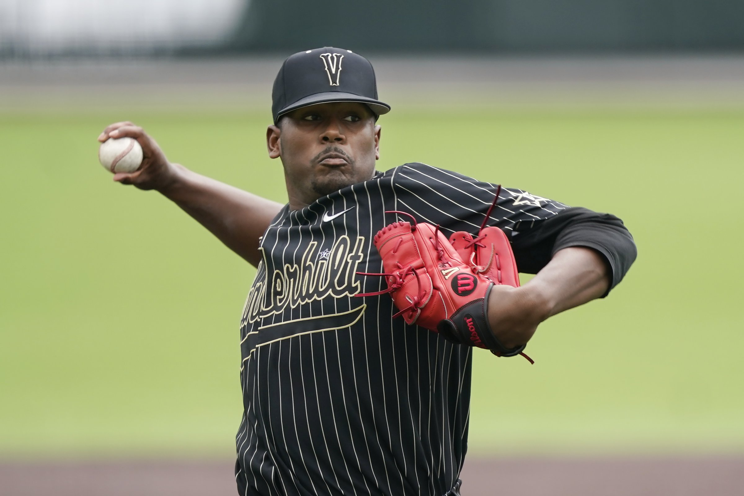 WholeHogSports - Vanderbilt rallies to set up national title