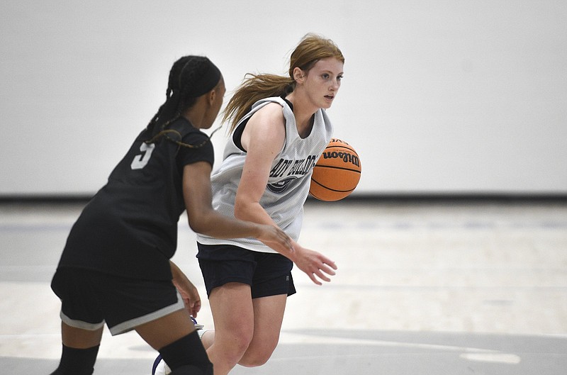 Greenwood’s Mady Cartwright (right) drives the ball as Fayetteville’s Jayla Johnson defends Thursday at Rogers High School. Cartwright is the lone returning starter on a team that lost four starters to graduation. More photos at arkansasonline.com/612nwacamp/
(NWA Democrat-Gazette/Charlie Kaijo)