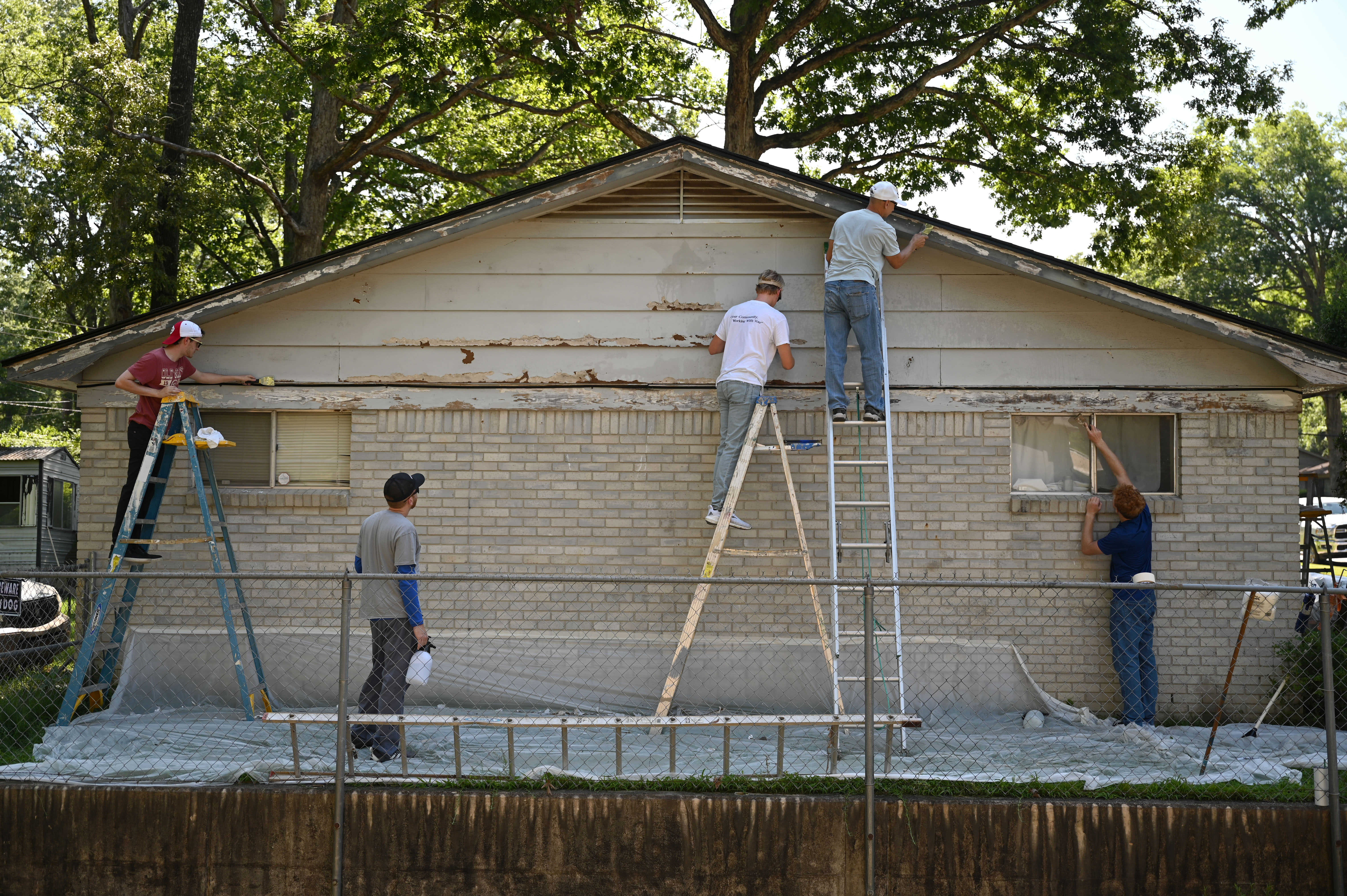 110 visit to work, help the Pine Bluff area