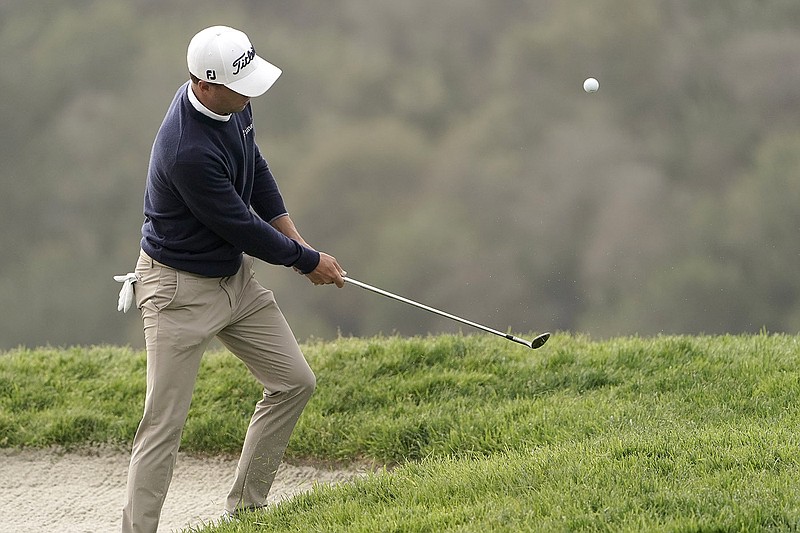 Justin Thomas chips onto the third green out of the kikuyu rough during a practice round Wednesday at Torrey Pines. The kikuyu is expected to be one of the key factors when the U.S. Open begins today.
(AP/Jae C. Hong)