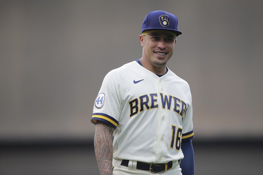 Brewers News: Crew Exercises 2B Kolten Wong's 2023 Contract Option