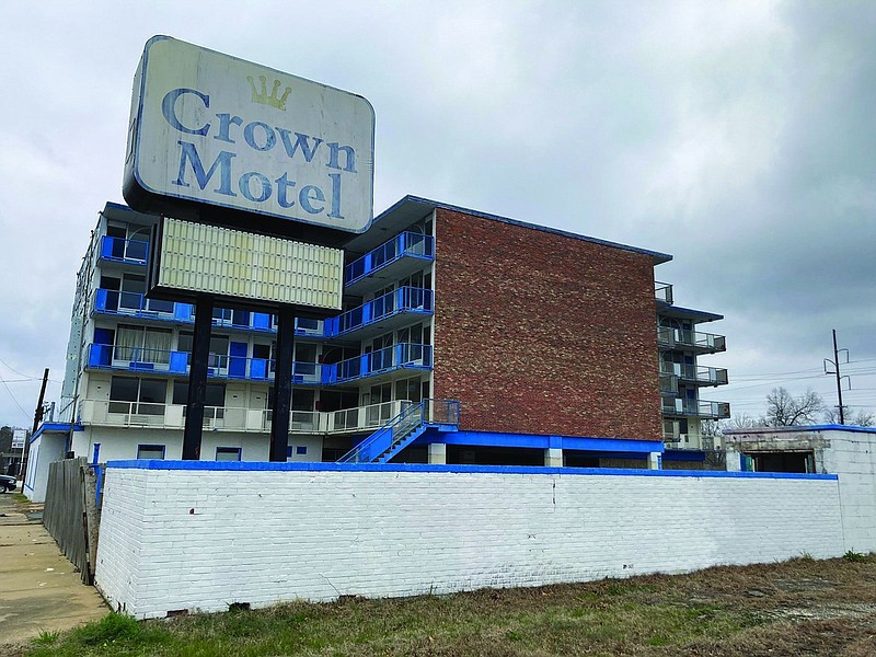 An investment group has shown interest in the old Crown Motel at Fifth Avenue and Walnut Street, submitting a proposal to convert the 72-unit structure into 35-40 apartment units. 
(Pine Bluff Commercial/Byron Tate)