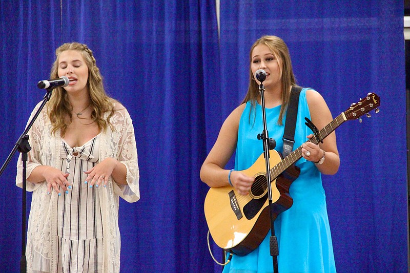 The Render Sisters, Stella, 15 and Mary-Keaton, 17, an up-and-coming pop-country duo, perform during Monday’s City Council meeting. 
(Pine Bluff Commercial/Eplunus Colvin)