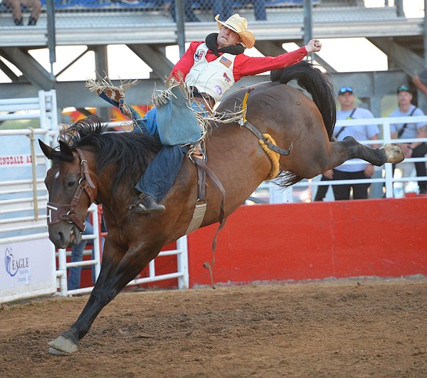 Hardwick scores 88.5 to lead bareback riders at Rodeo of the Ozarks