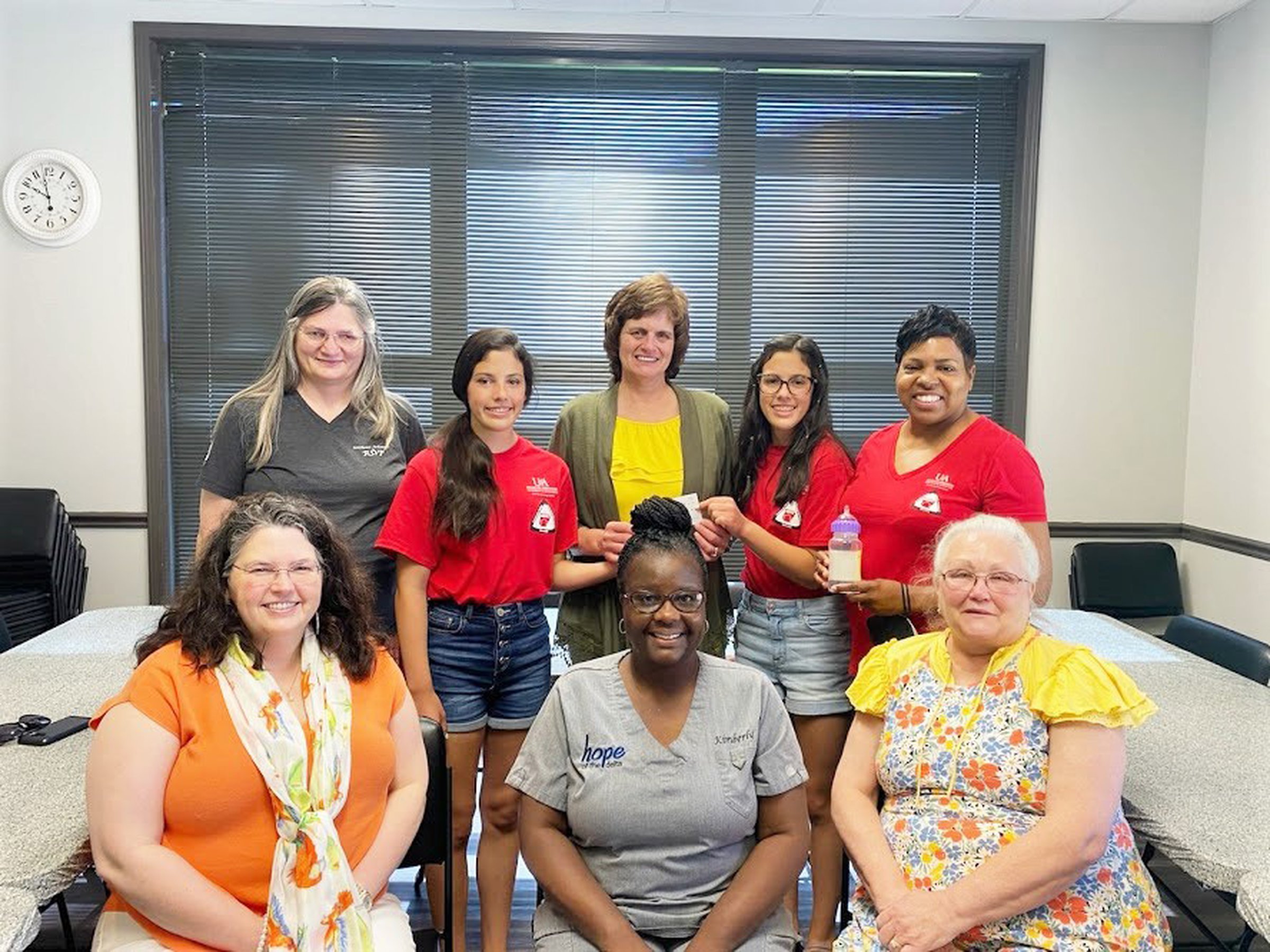 Homemakers give 3 beneficiaries $100