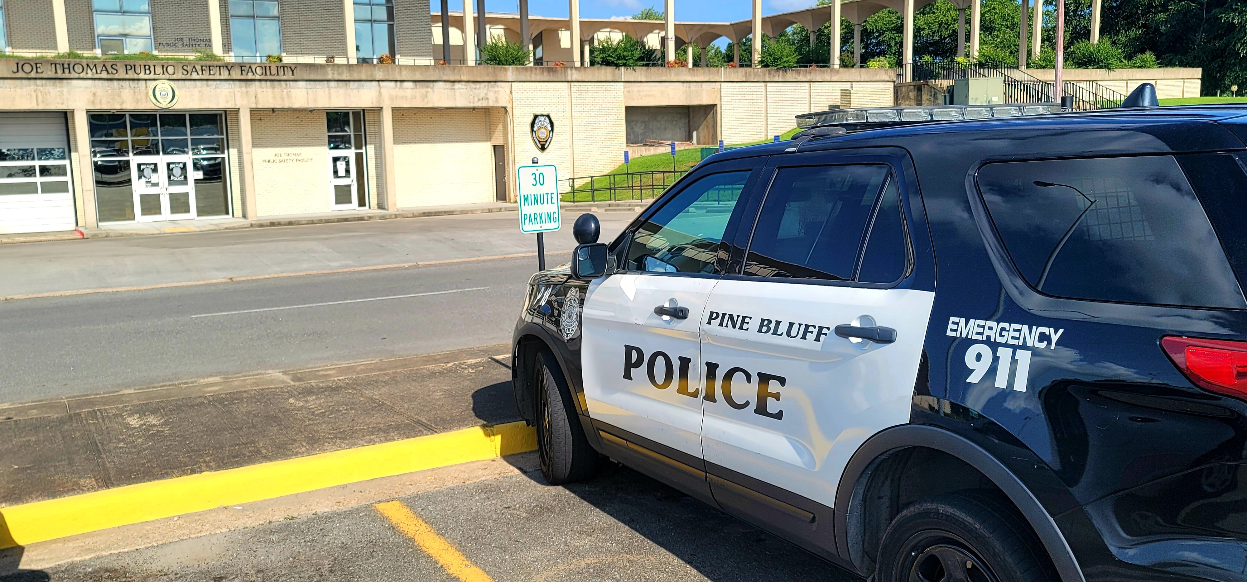 Panel doesn’t back police chief raise