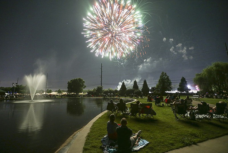 PHOTO GALLERY Fireworks at Orchard's Park Northwest Arkansas
