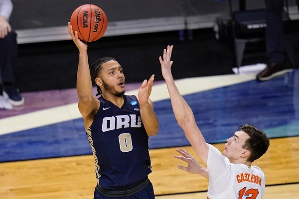 Oral Roberts forward Kevin Obanor (0) shoots over Florida forward Colin Castleton (12) during the second half of a college basketball game in the second round of the NCAA tournament at Indiana Farmers Coliseum, Sunday, March 21, 2021 in Indianapolis. (AP Photo/AJ Mast)