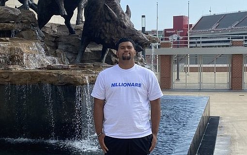 2023 OL Joey Su'a recently moved to Arkansas from California.