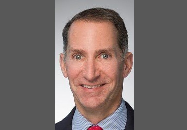 Veteran banker picked for Simmons position