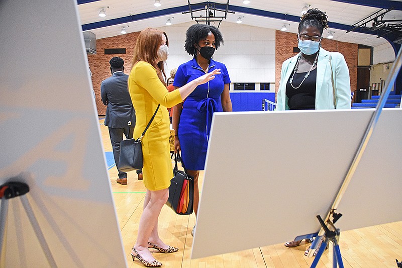 Campaign co-chairpersons Jessica Scott  (left) and Pamela Bingham (right) talk Thursday with Kendra Pruitt, senior adviser to Mayor Frank Scott Jr., before the Rebuild the Rock campaign committee news conference at Dunbar Community Center in Little Rock. More photos at arkansasonline.com/723rebuild/.
(Arkansas Democrat-Gazette/Staci Vandagriff)