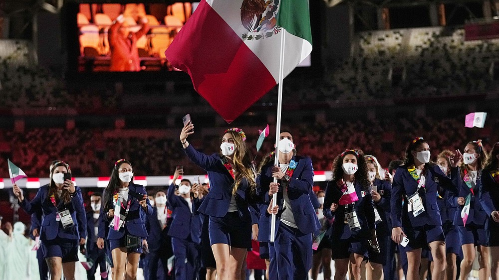 Former University of Arkansas golfer Gaby Lopez was one of Mexico’s flag-bearers during Friday’s opening ceremony along with diver Rommel Pacheco Marrufo.
(AP/Petr David Josek)