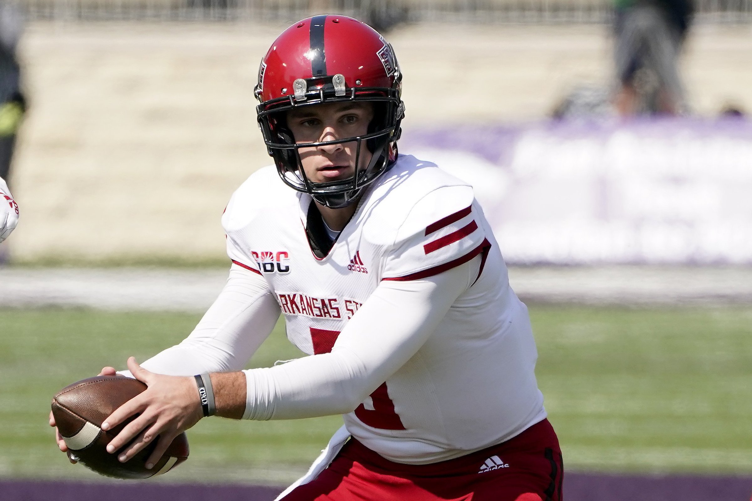 Seasoned QBs duel for reins of Wolves - Vimarsana News