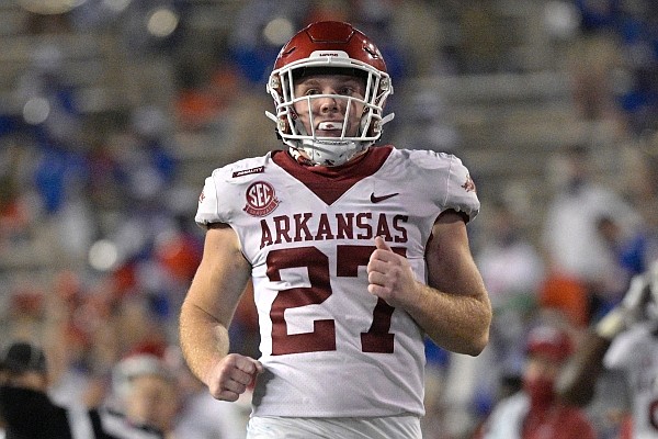 WholeHogSports - Practice notebook: Henry draws comparisons to Waterboy