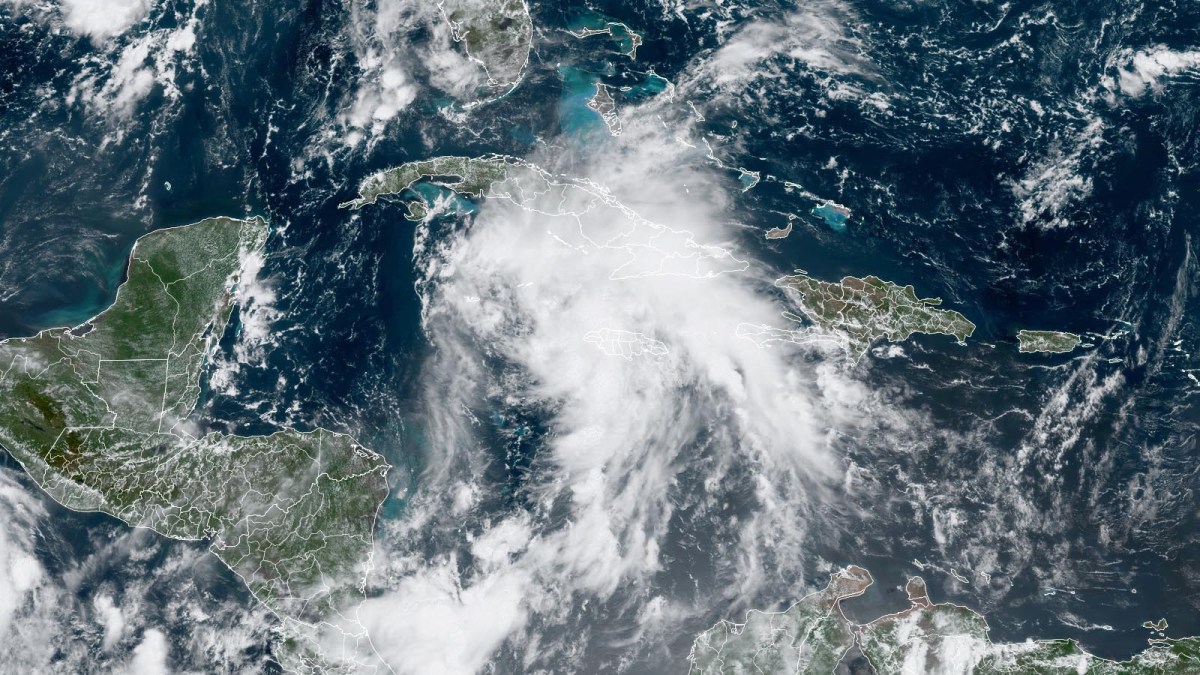 Nearing storm seen as risk to harvest