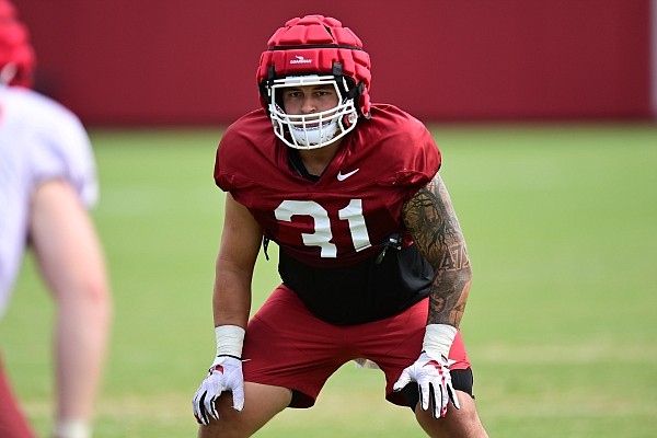 WholeHogSports - Notes and observations from Monday's football practice