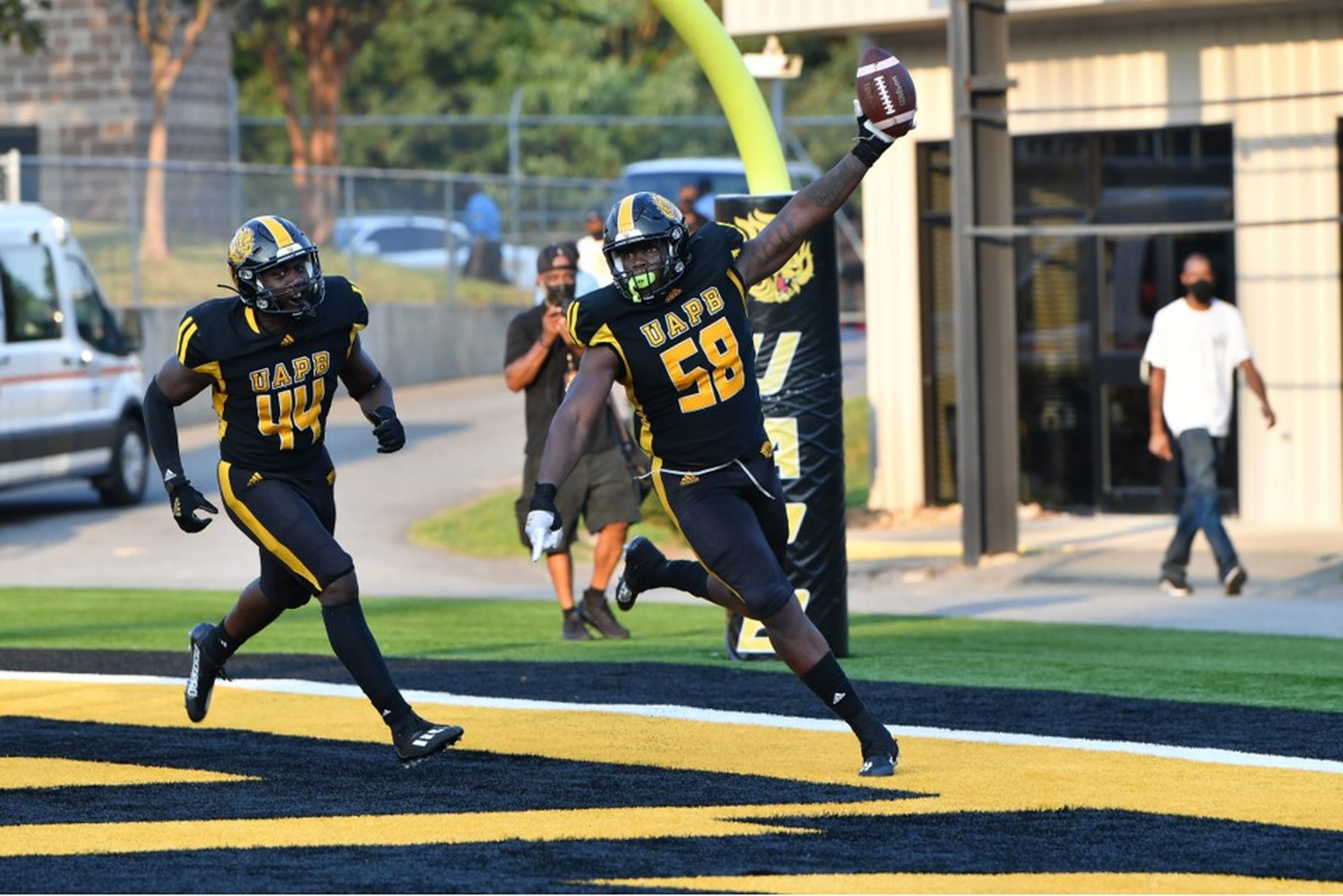 Golden Lions trounce Lane College